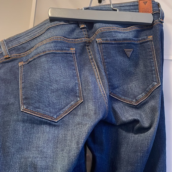 Guess power skinny jeans. Tapered at ankle. Size 31 - Picture 4 of 7